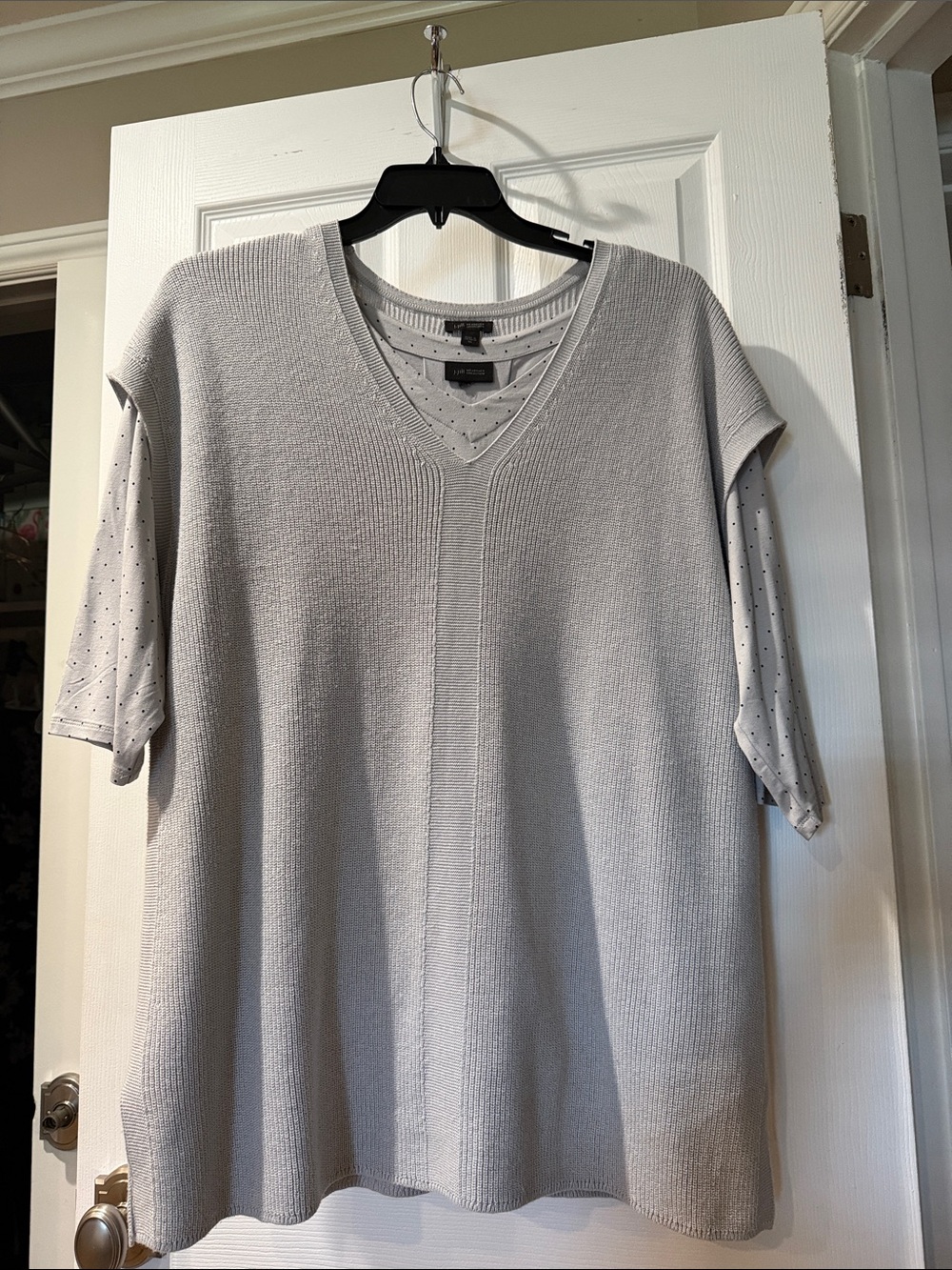 J. Jill Light Gray V-Neck Knit Tunic w/ a light gray dotted top (2-piece set)